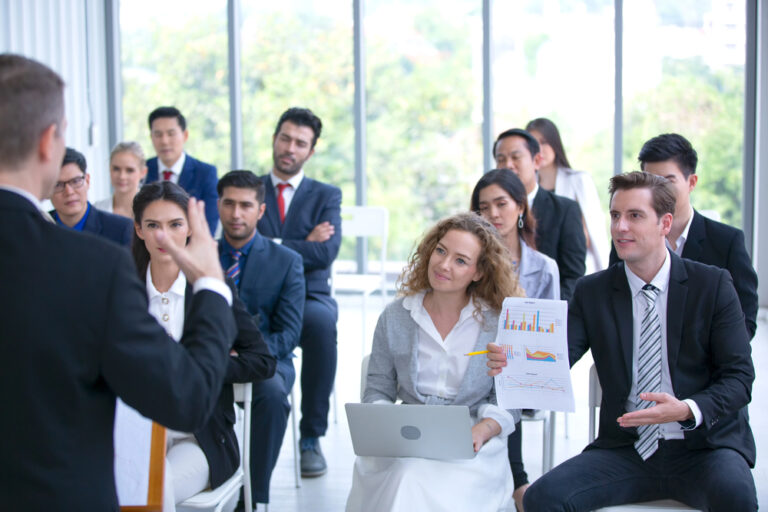 Cómo reducir las revisiones infinitas en proyectos de video marketing